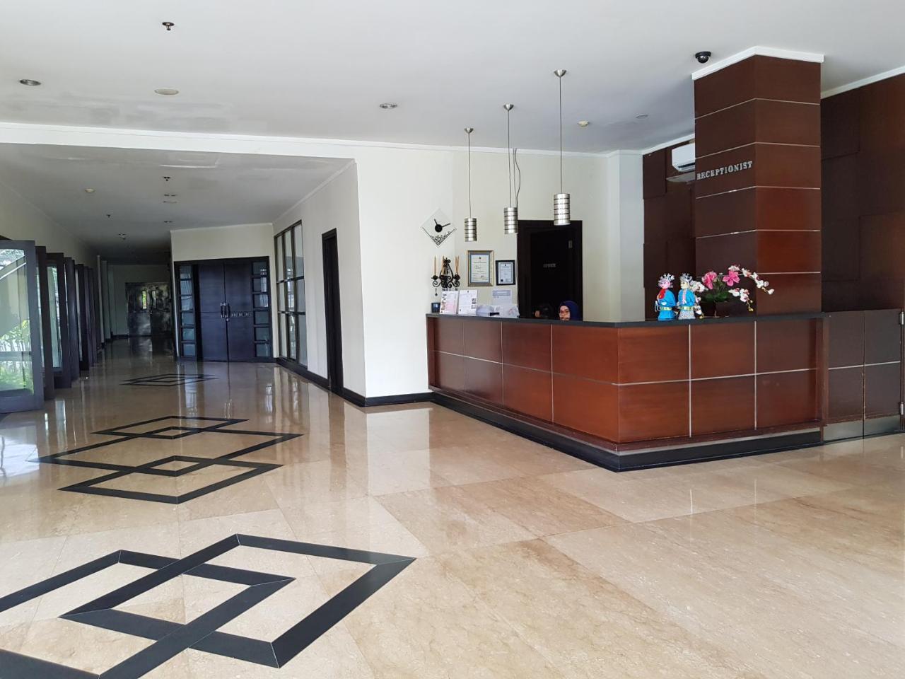 Reddoorz Plus @ Tanah Abang Hotel Jakarta Ngoại thất bức ảnh