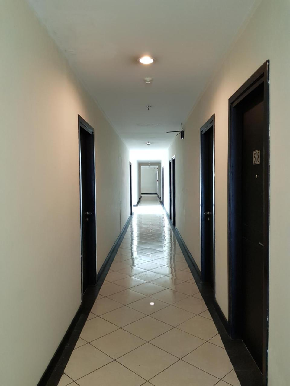 Reddoorz Plus @ Tanah Abang Hotel Jakarta Ngoại thất bức ảnh