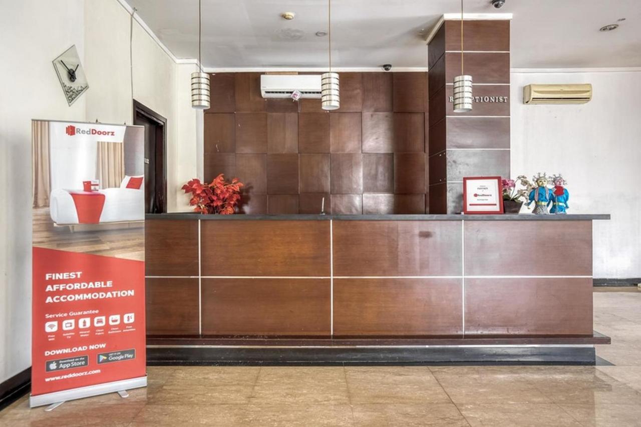 Reddoorz Plus @ Tanah Abang Hotel Jakarta Ngoại thất bức ảnh