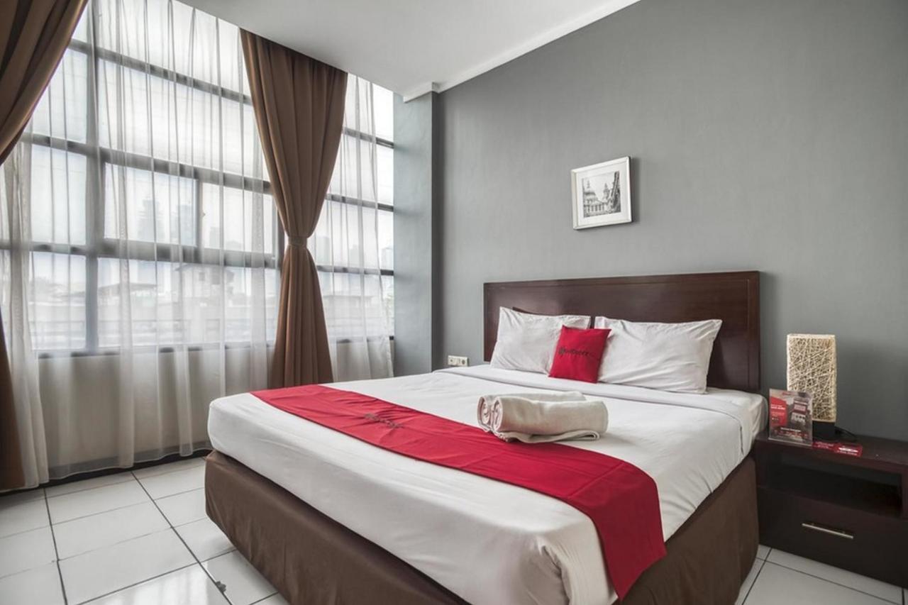 Reddoorz Plus @ Tanah Abang Hotel Jakarta Ngoại thất bức ảnh