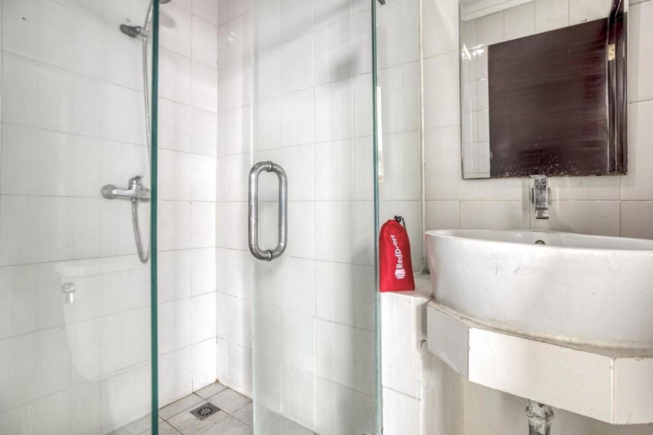 Reddoorz Plus @ Tanah Abang Hotel Jakarta Ngoại thất bức ảnh